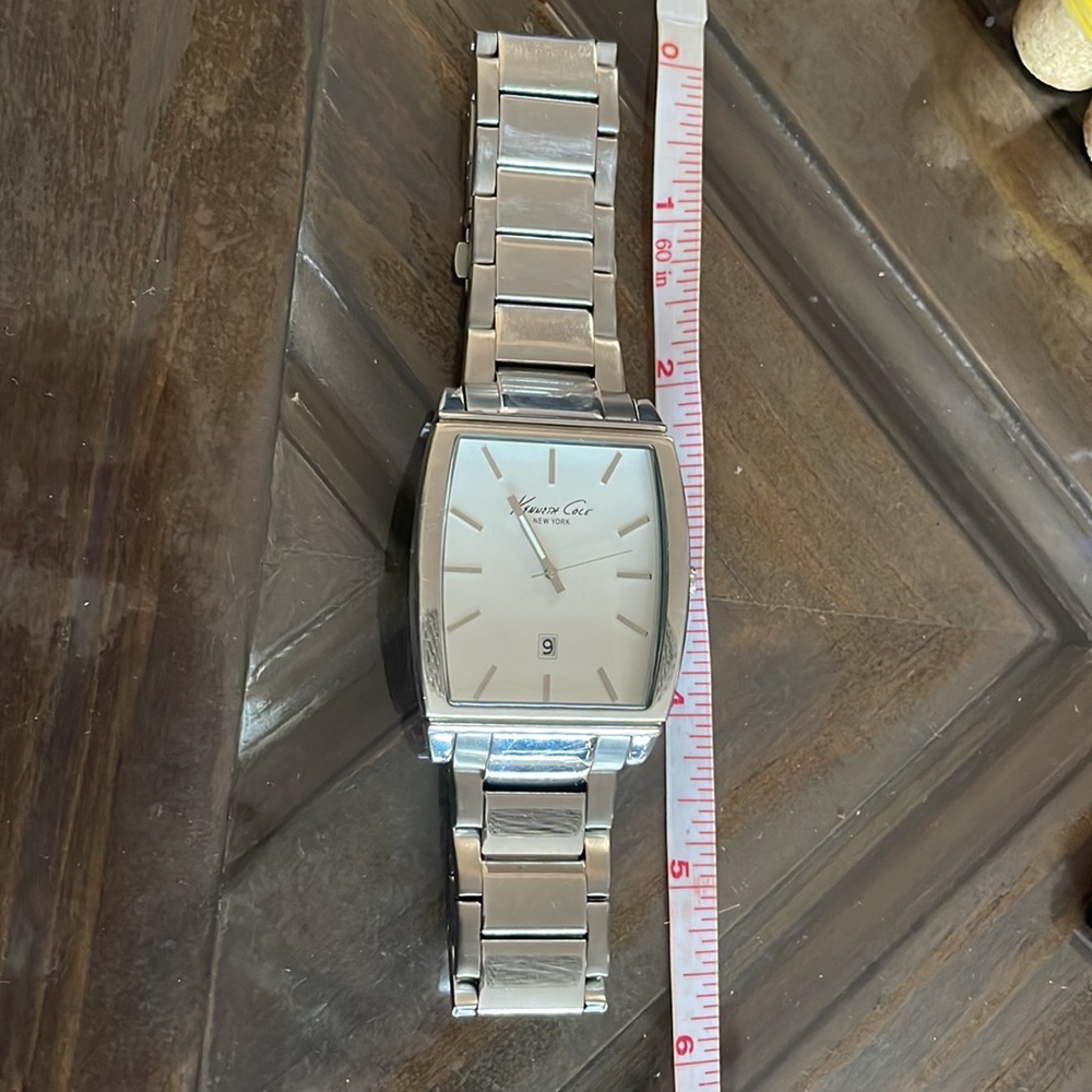 Watch - Picture 3 of 9